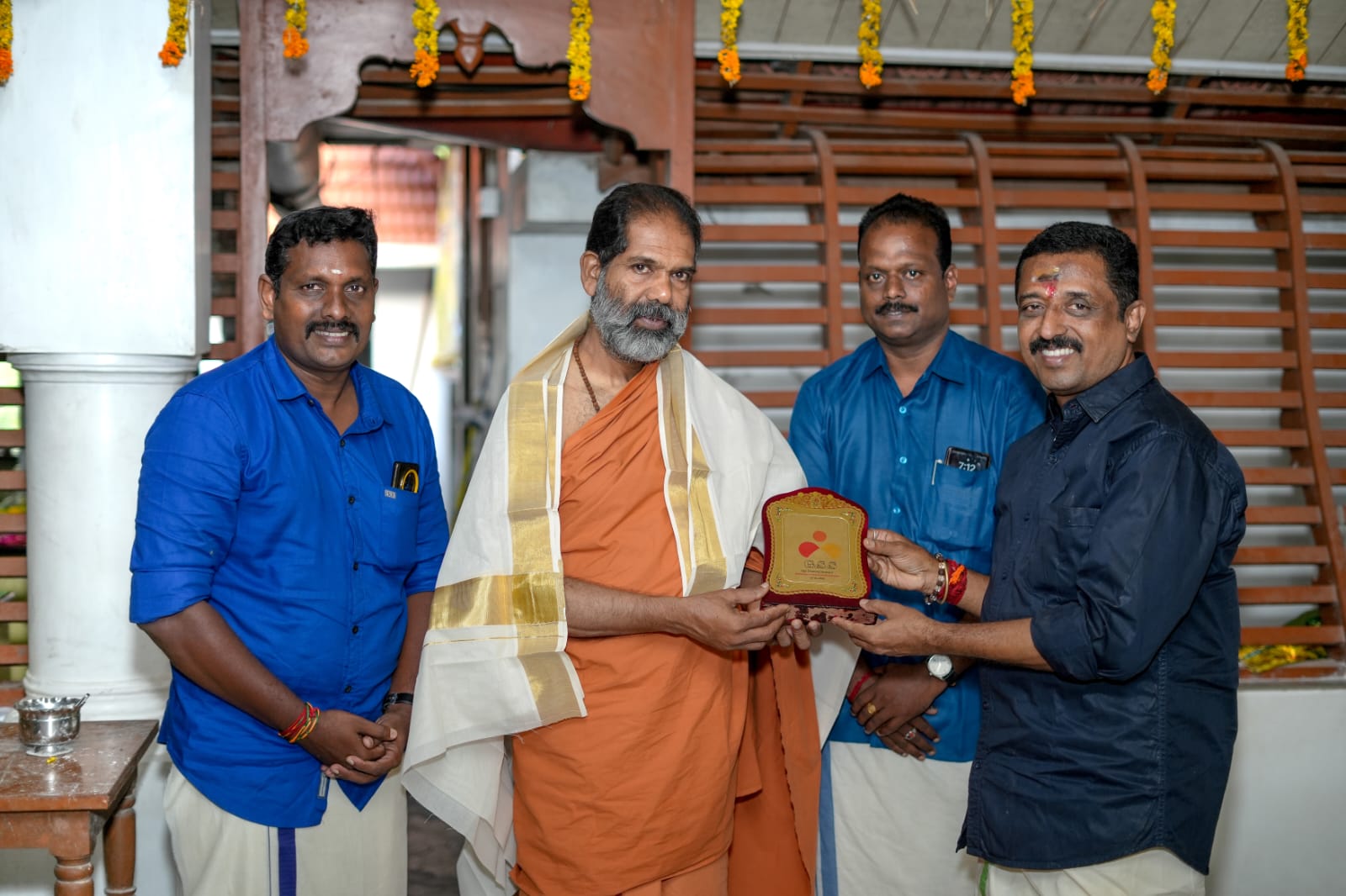 ഗുരുദേവ സർവ്വീസ് സൊസൈറ്റിയുടെ ലോഗോ പ്രകാശനം അരു വിപ്പുറം മഠാധിപതി ബ്രഹ്മശ്രീ സാന്ദ്രാനന്ദ സ്വാമികൾ നിർവ്വഹിച്ചു.